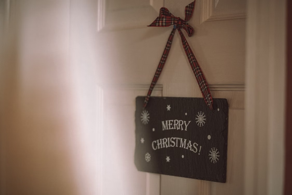 Rustige kerst in huis met kinderen: minder prikkels, meer sfeer